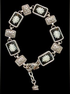 Brighton EUC Water Lily White  Flower Retired SilveTone Bracelet @6.5” plus